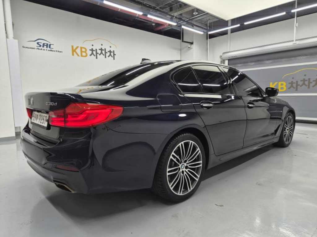 BMW 5시리즈 530d M 스포츠 사진 2/20