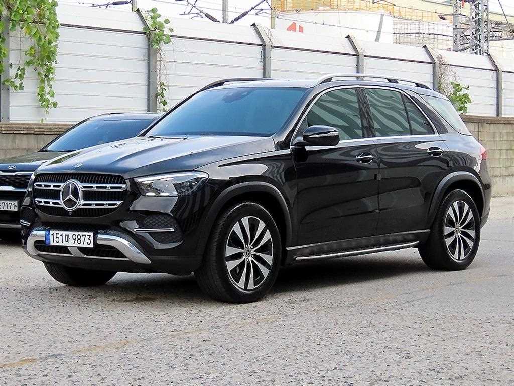 벤츠 GLE 클래스 GLE 300d 4MATIC 사진 2/20