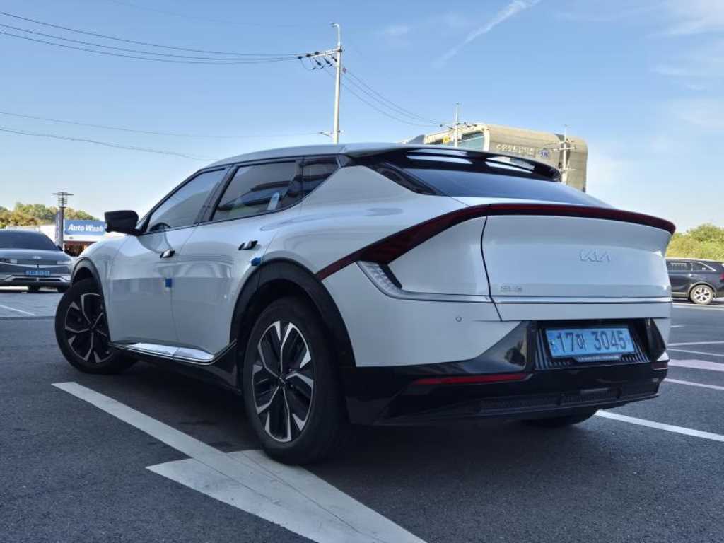 기아 EV6 롱레인지 어스 사진 2/20