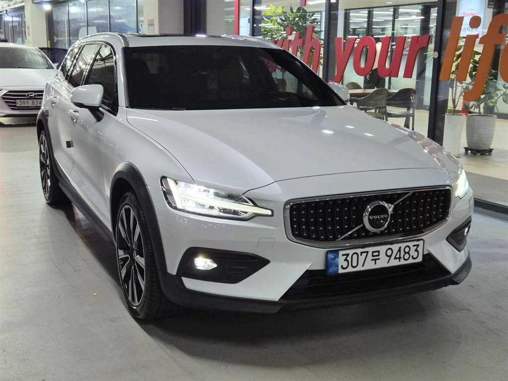 볼보 V60 2.0 B5 프로 AWD 사진