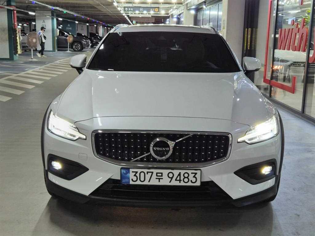 볼보 V60 2.0 B5 프로 AWD 사진 2/20