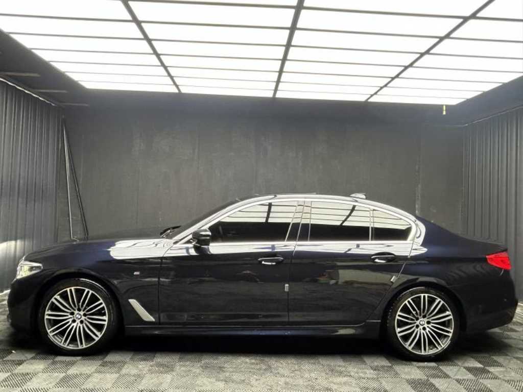 BMW 5시리즈 530i xDrive M 스포츠 플러스 사진 2/20