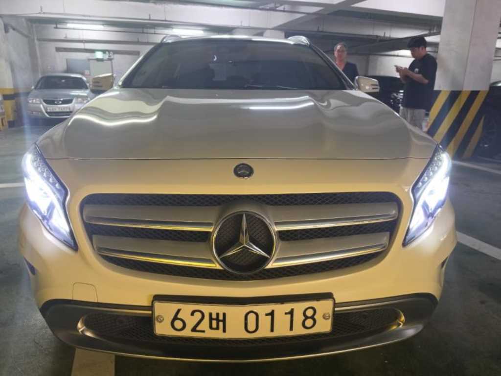 벤츠 GLA 클래스 GLA200 D 4MATIC 사진
