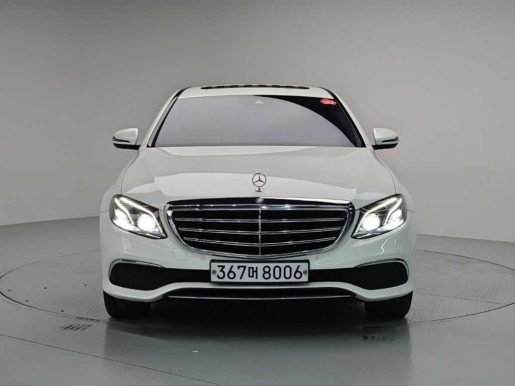 벤츠 E 클래스 E220d 익스클루시브 사진 2/18