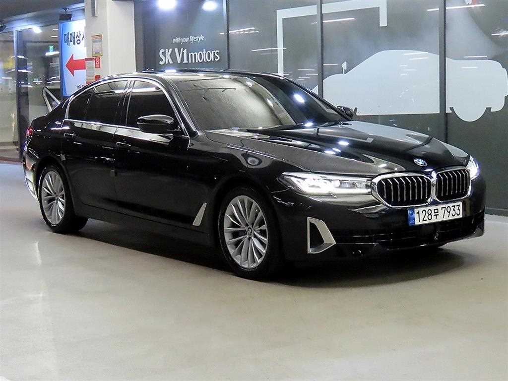 BMW 5시리즈 520i M 스포츠 사진