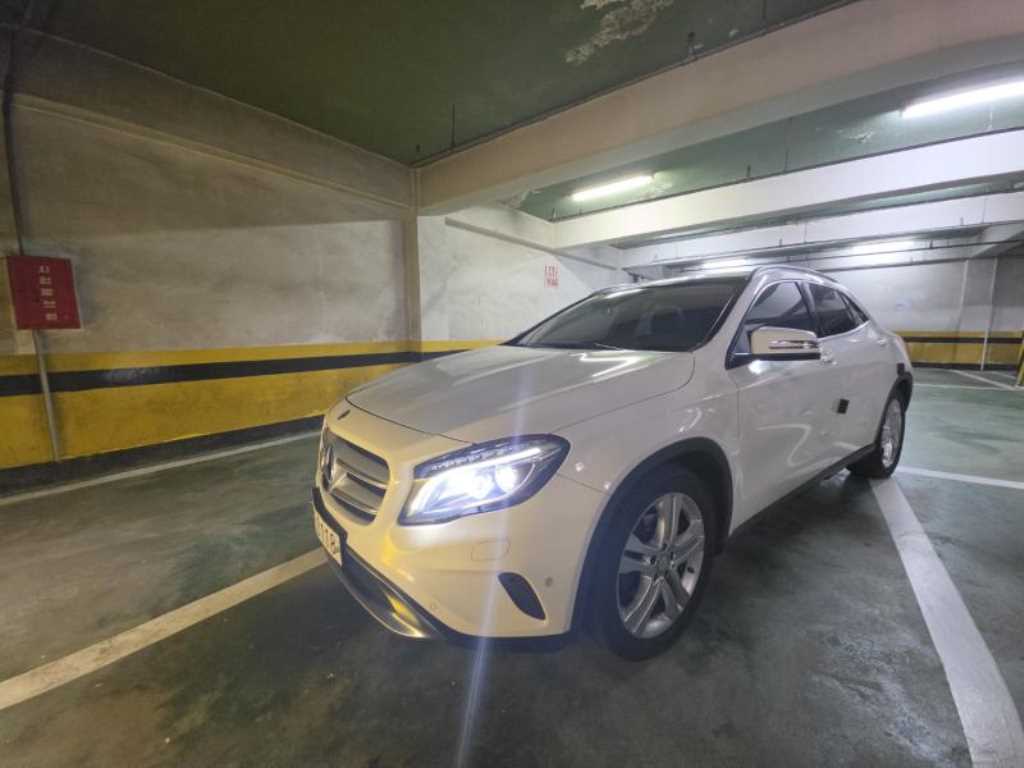 벤츠 GLA 클래스 GLA200 D 4MATIC 사진 2/10