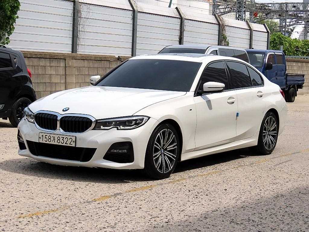 BMW 3시리즈 320d M 스포츠 사진 2/20