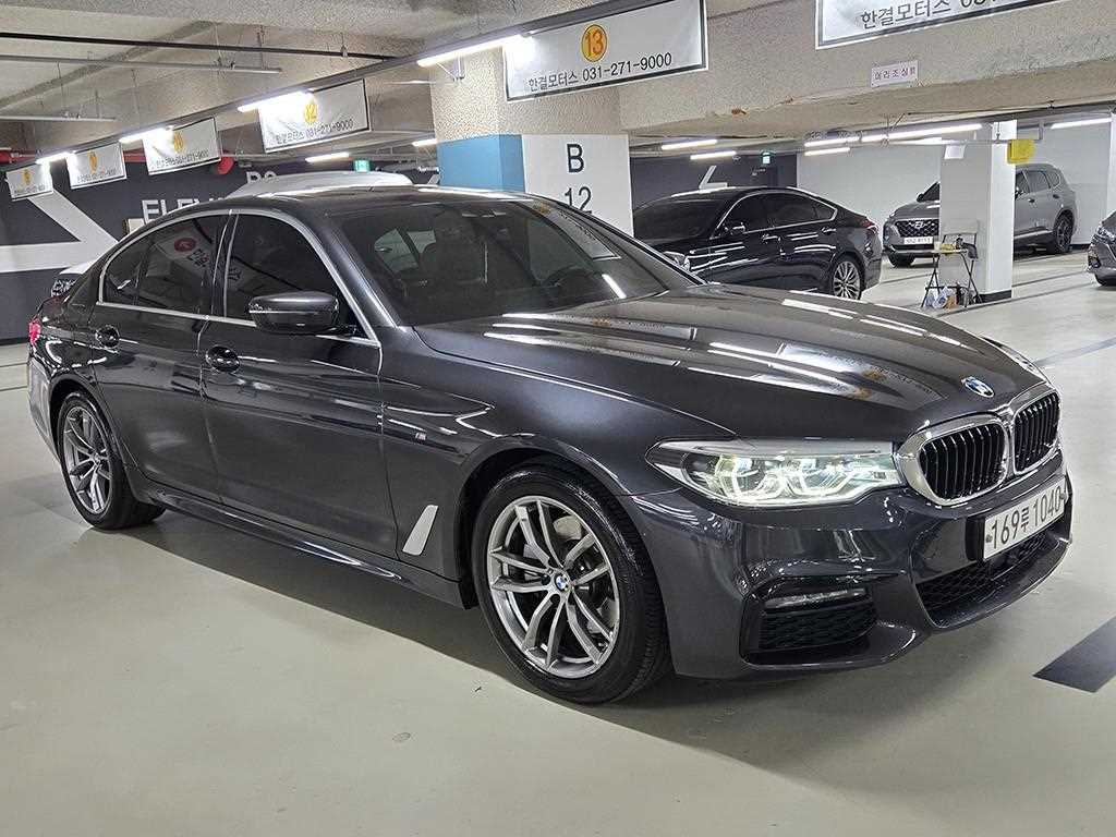 BMW 5시리즈 520i M 스포츠 사진