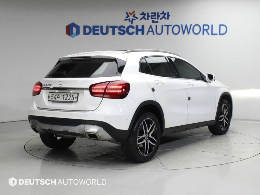 벤츠 GLA 클래스 GLA220 사진 2/20