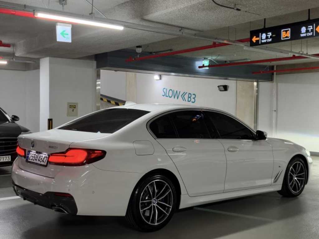 BMW 5시리즈 520i M 스포츠 사진 2/20