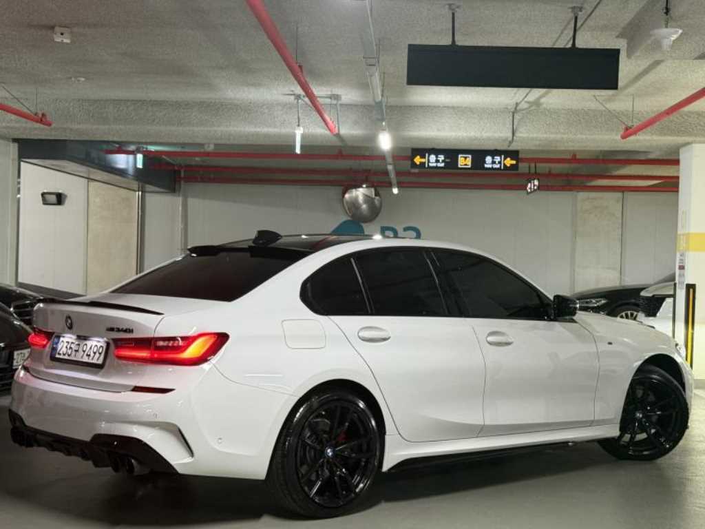 BMW 3시리즈 320i M 스포츠 사진 2/20