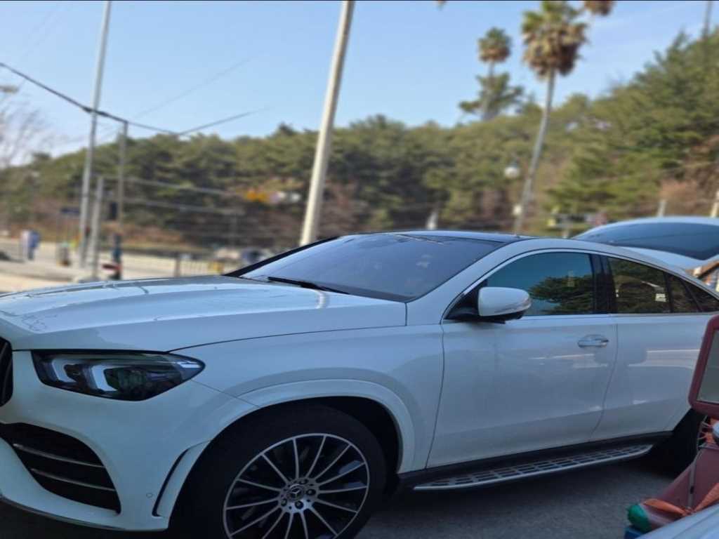 벤츠 GLE 클래스 GLE 400d 4MATIC 쿠페 사진 2/5