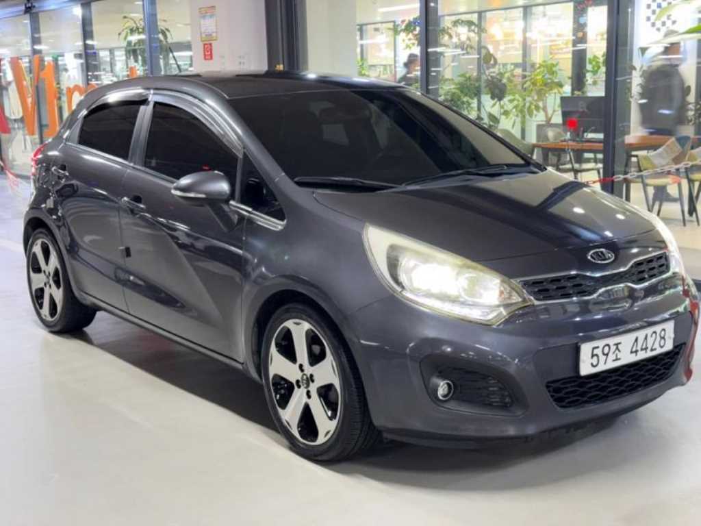 기아 프라이드 5DR 1.6GDI 프레스티지 사진 2/20