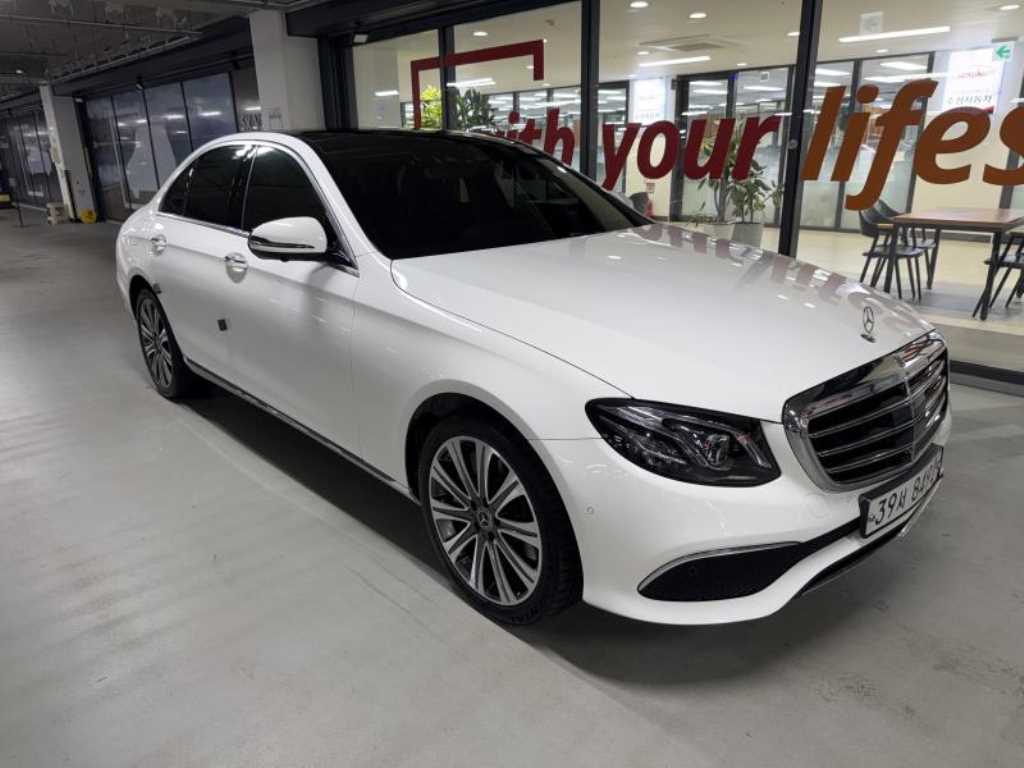 벤츠 E 클래스 E400 4MATIC 익스클루시브 사진 2/20