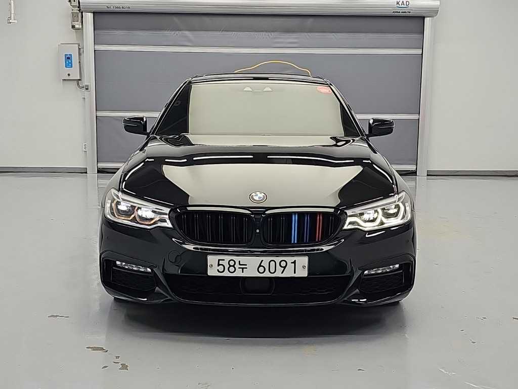 BMW 5시리즈 520d M 스포츠 플러스 사진 2/18