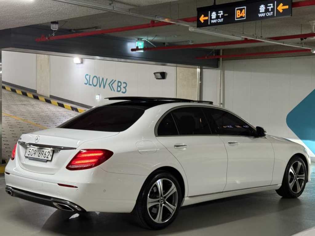벤츠 E 클래스 E300 아방가르드 사진 2/17