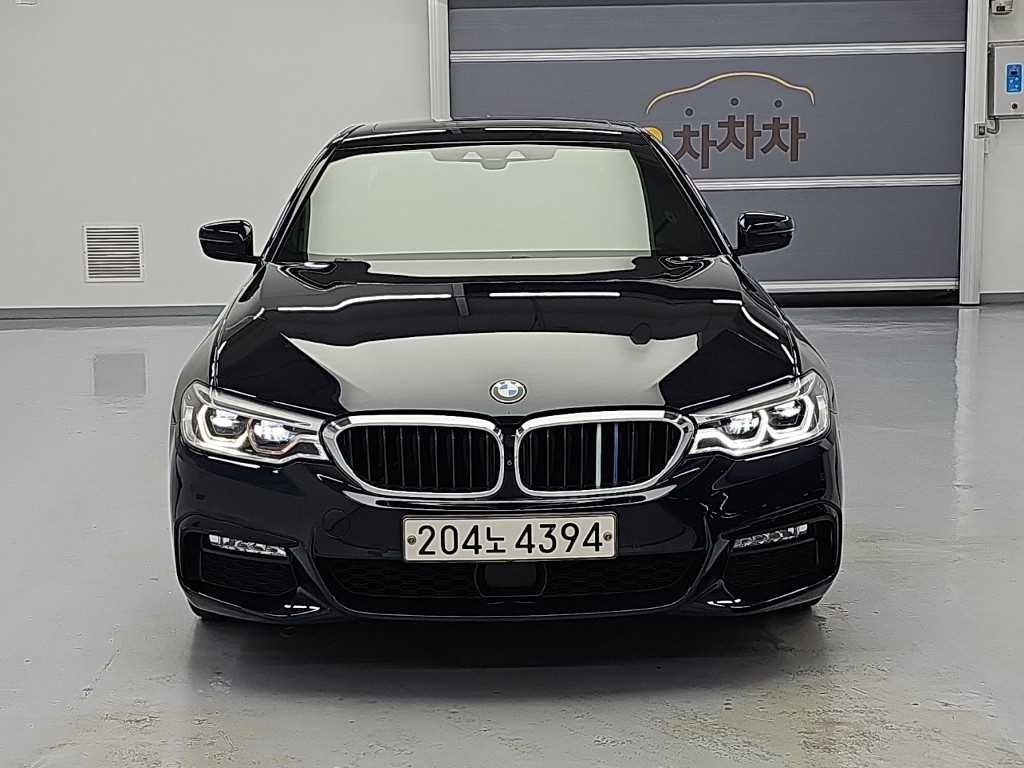 BMW 5시리즈 530i M 스포츠 플러스 사진 2/18