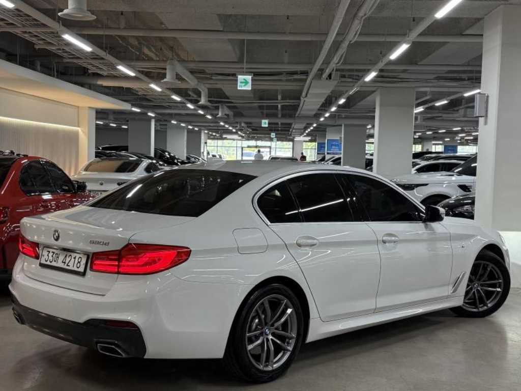BMW 5시리즈 520d M 스포츠 플러스 사진 2/20