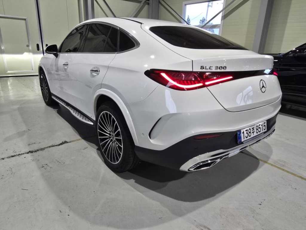 벤츠 GLC 클래스 GLC300 4MATIC 쿠페 아방가르드 사진 2/19