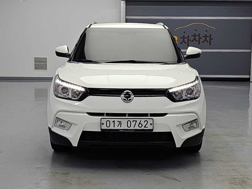 KGM 티볼리 디젤 2WD 1.6 LX 사진 2/18