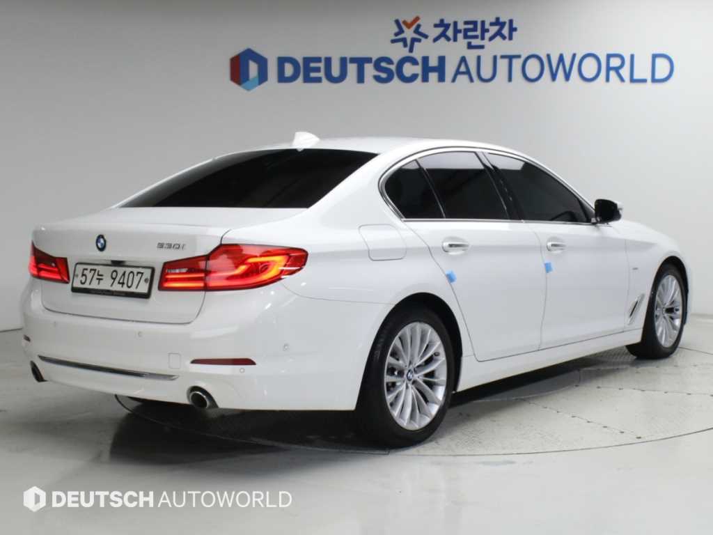 BMW 5시리즈 530i 럭셔리 플러스 사진 2/20