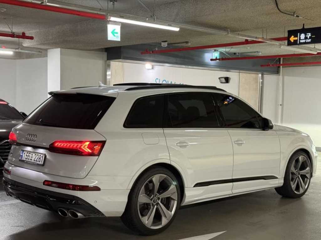 아우디 SQ7 4.0 TFSI 콰트로 사진 2/18