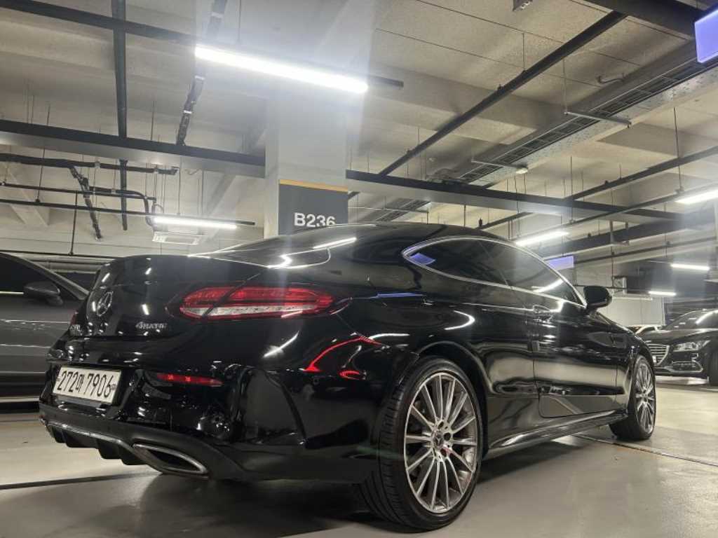 벤츠 C 클래스 C220 d 4MATIC 쿠페 사진 2/20