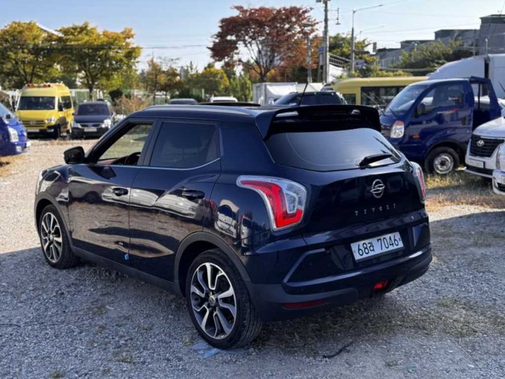 KGM 티볼리 가솔린 2WD 1.6 VX 사진 2/17