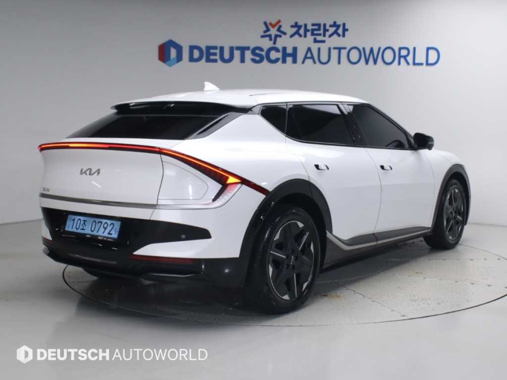 기아 EV6 롱레인지 2WD 어스 사진 2/20