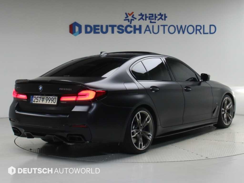 BMW 5시리즈 M550i xDrive 사진 2/20