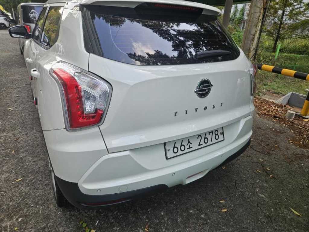 KGM 티볼리 가솔린 2WD 1.6 VX 사진 2/6