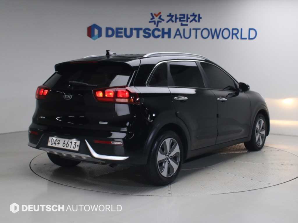 기아 니로 1.6 하이브리드 럭셔리 사진 2/20