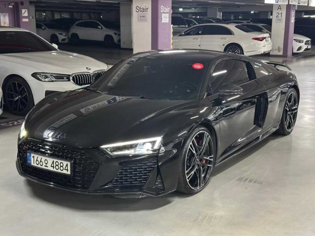 아우디 R8 5.2 V10 퍼포먼스 쿠페 사진 2/17