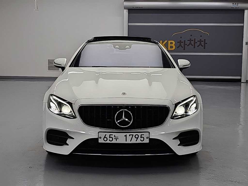 벤츠 E 클래스 E220d 쿠페 사진 2/18