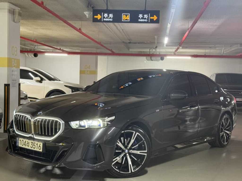 BMW 5시리즈 530i xDrive M 스포츠 사진 2/20