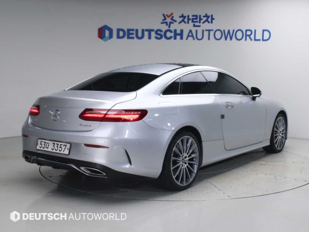 벤츠 E 클래스 E400 4MATIC 쿠페 사진 2/20