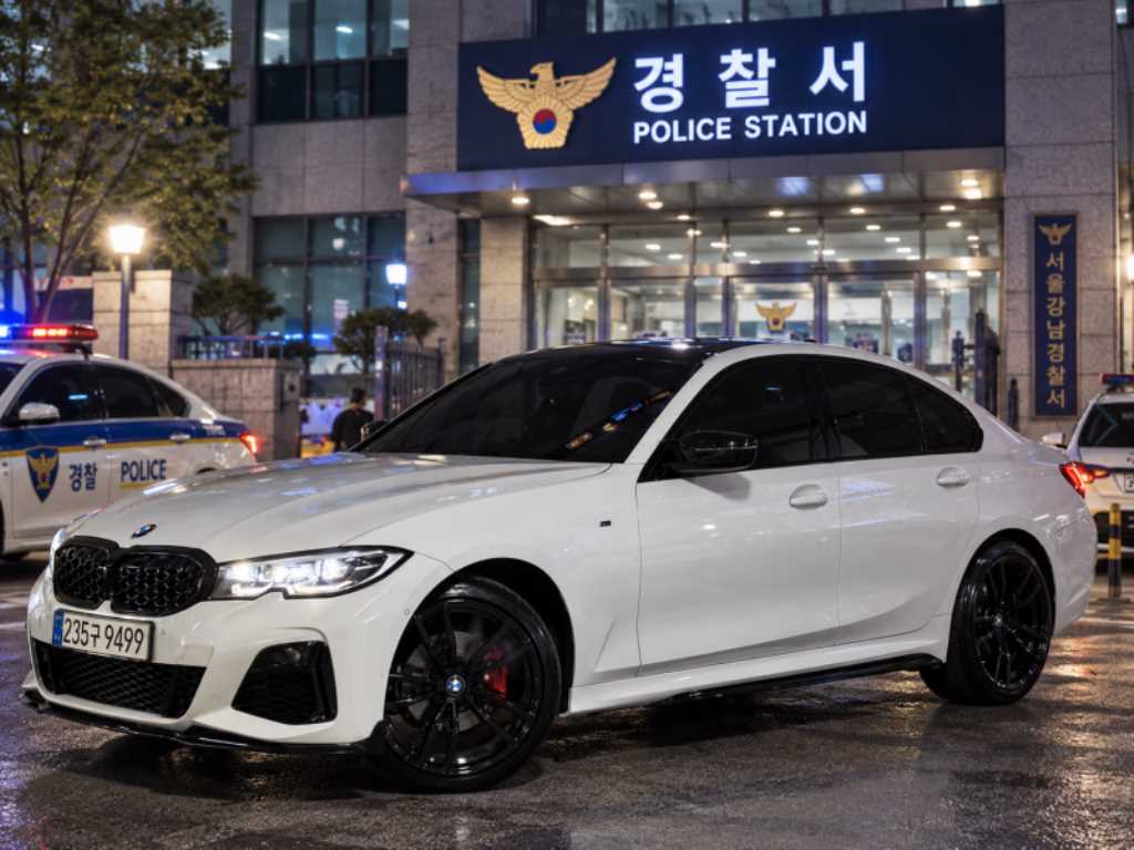 BMW 3시리즈 320i M 스포츠 사진