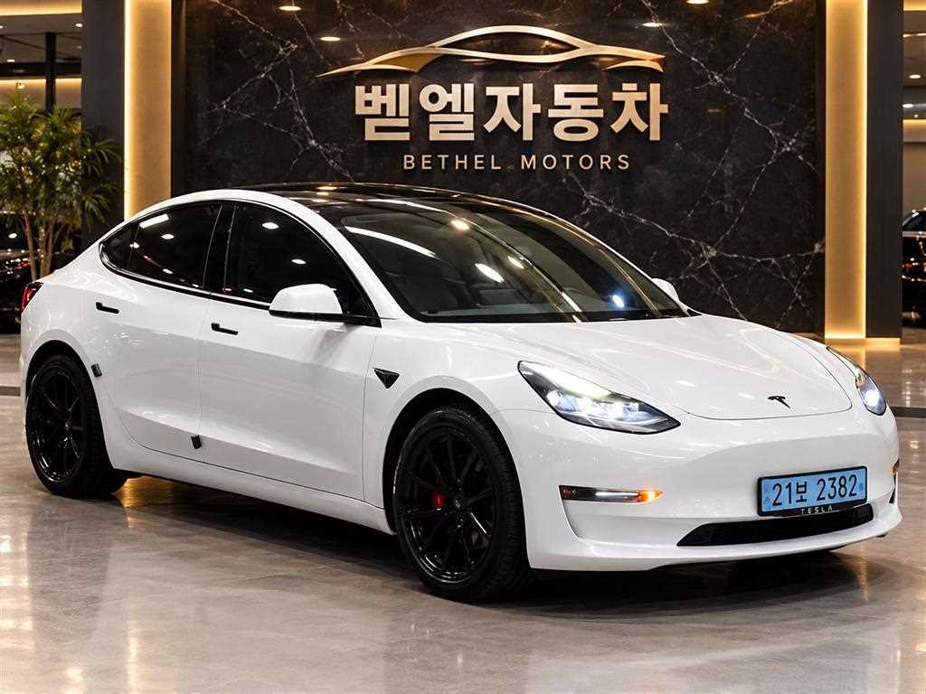 테슬라 모델 3 롱 레인지 사진