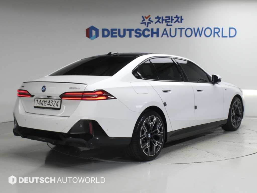 BMW 5시리즈 530e xDrive M 스포츠 프로 사진 2/20