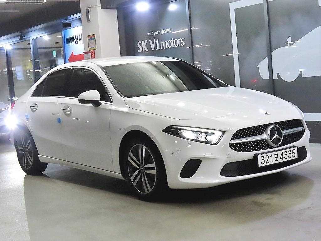 벤츠 A 클래스 A200d 세단 사진