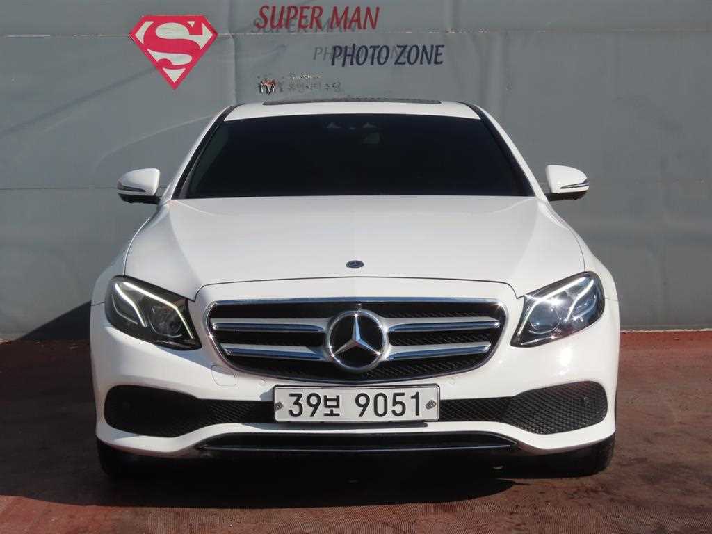 벤츠 E 클래스 E300 4MATIC 익스클루시브 사진 2/20