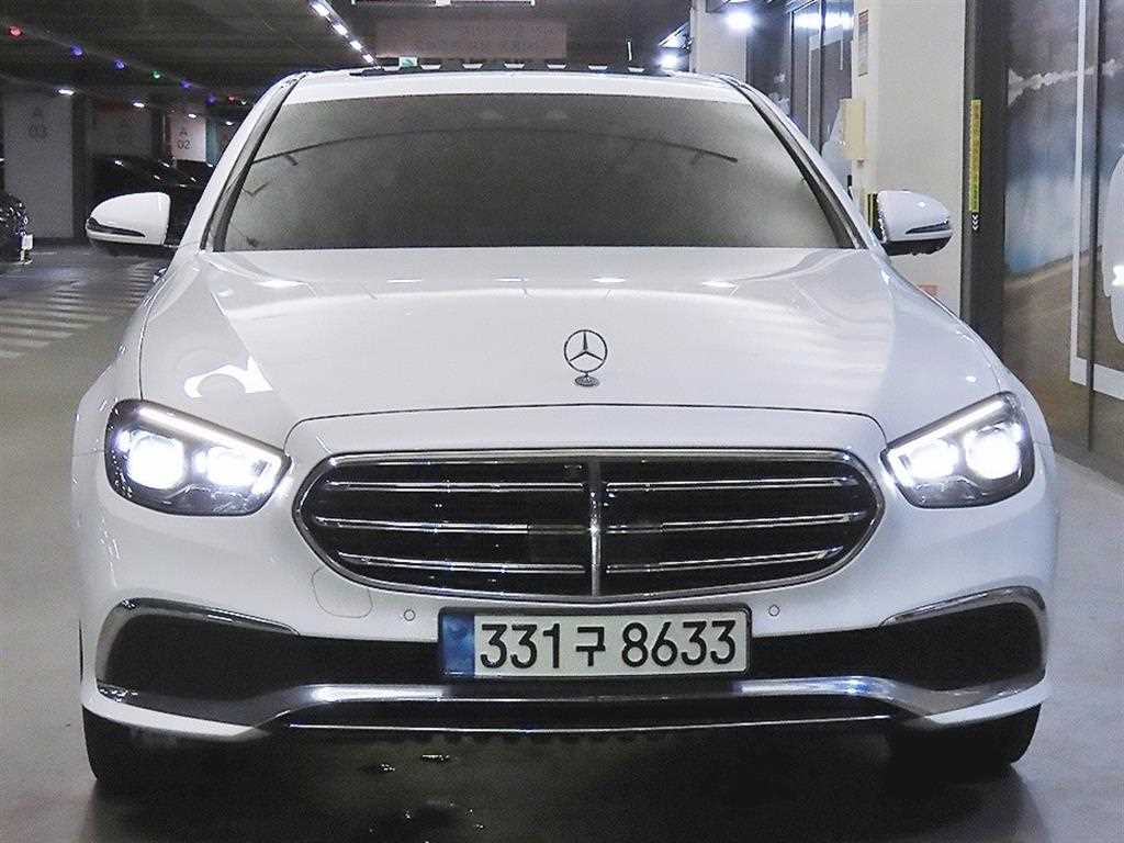 벤츠 E 클래스 E220d 4MATIC 익스클루시브 사진 2/20