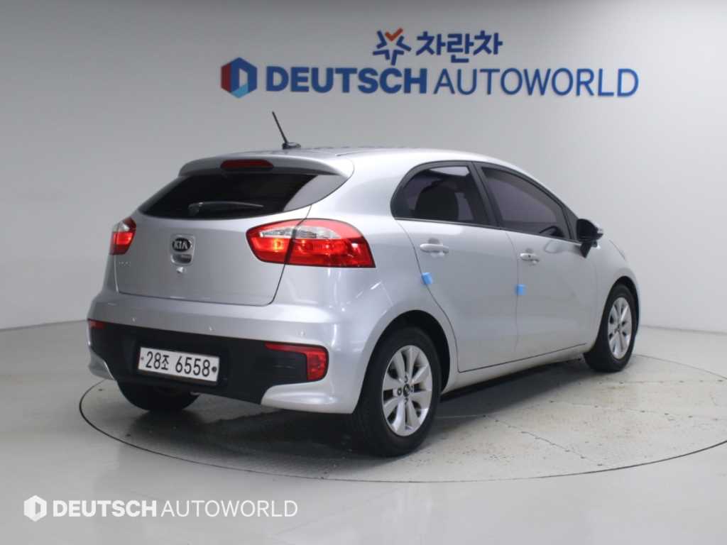 기아 프라이드 5DR 1.6 GDI 럭셔리 사진 2/20