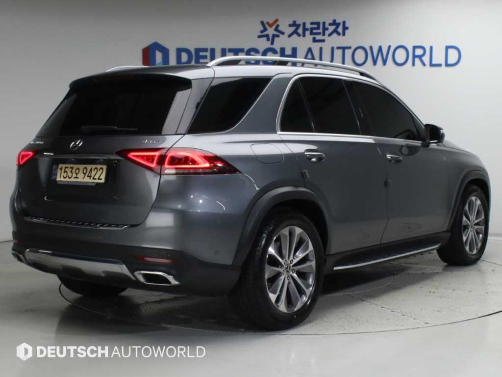 벤츠 GLE 클래스 GLE 300d 4MATIC 사진 2/20