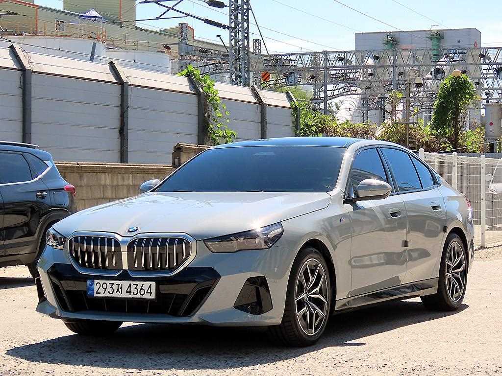 BMW 5시리즈 523d M 스포츠 사진 2/20
