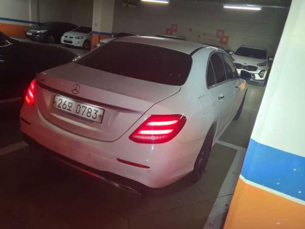 벤츠 E 클래스 E300 AMG LINE 사진 2/6