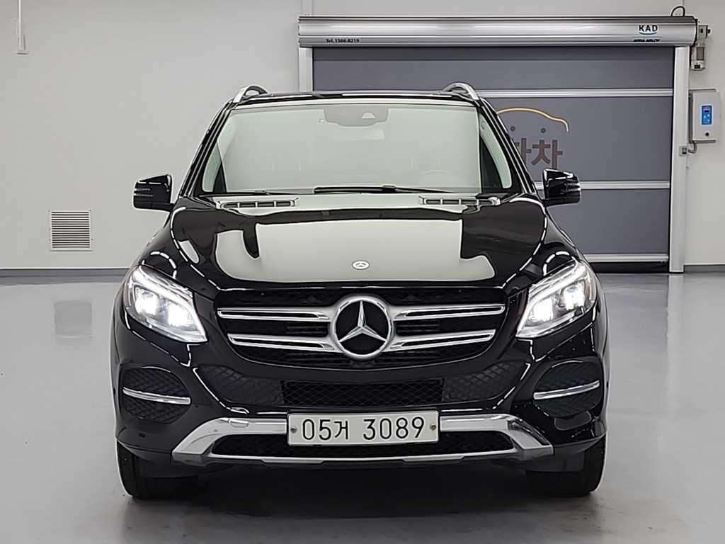 벤츠 GLE 클래스 GLE 350 d 4MATIC 사진 2/19