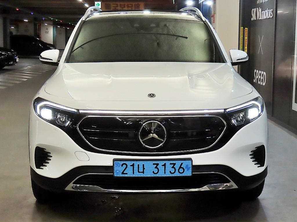 벤츠 EQB 300 4MATIC AMG 라인 사진 2/20