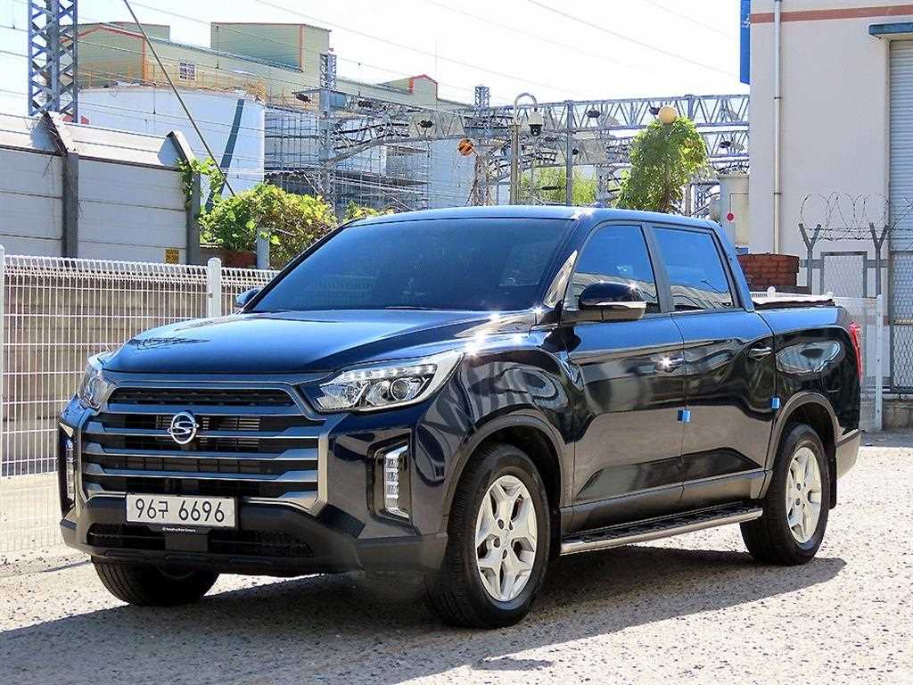 KGM 렉스턴 디젤 2.2 4WD 와일드 사진 2/20