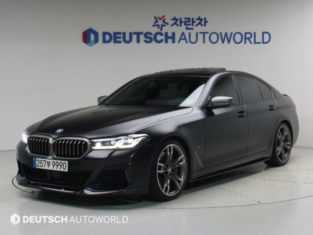 BMW 5시리즈 M550i xDrive 사진